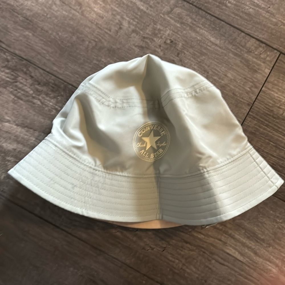 NWT converse bucket hat M/L